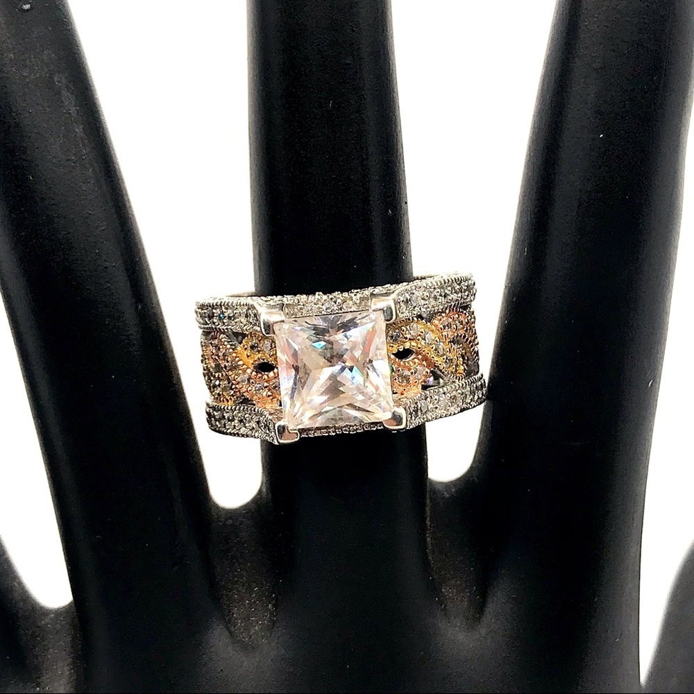 STERLING SILVER CUBIC ZIRCONIA STATEMENT RING